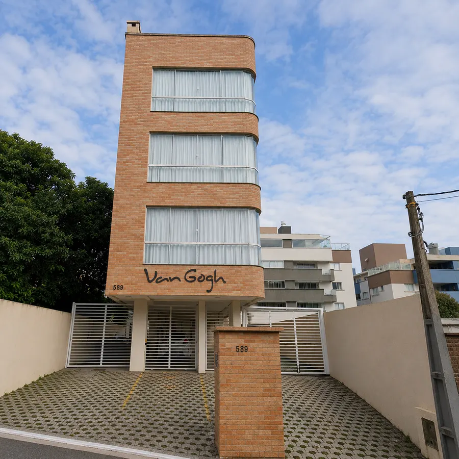 Fachada do edifício VanGogh, na Rua Canário, 589, em Bombas